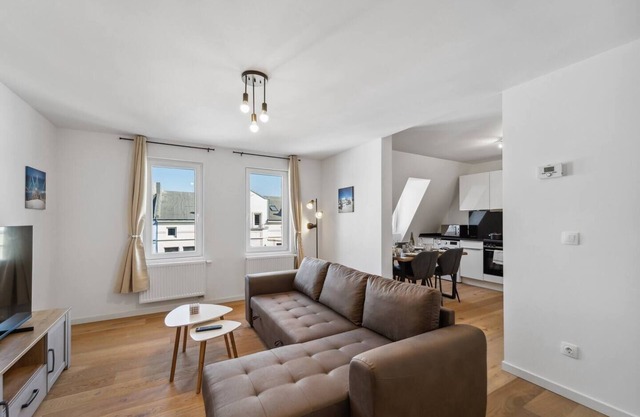 Up to 4 people elevator close to the center