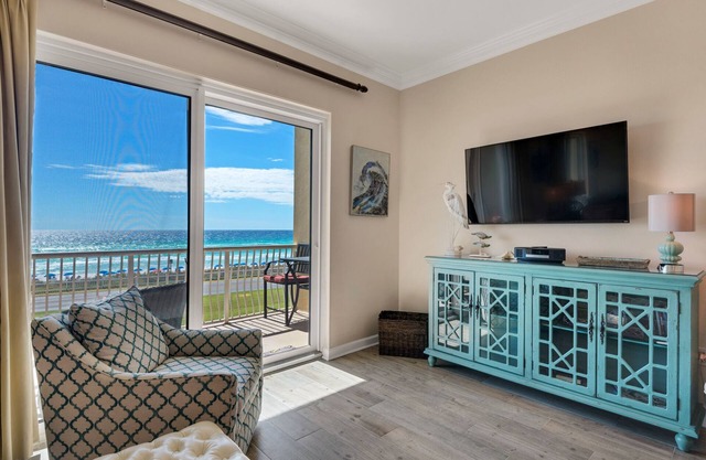 Updated Beach Retreat Luxurious Gulf Front Pet Friendly