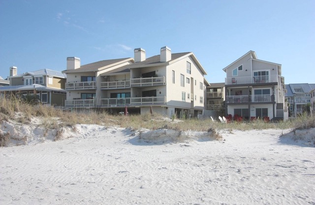 Updated Beachside Condo! 2 Balconies, Grill, FREE Parking & FREE Activities! ~ 6 Pipers Nest