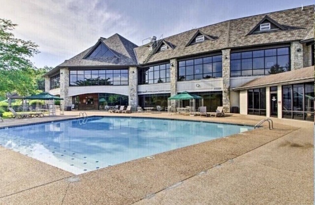 Updated Branson Cabin by StoneBridge Lake!