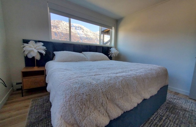 Updated Douglas Apartment, Close to Sandy Beach