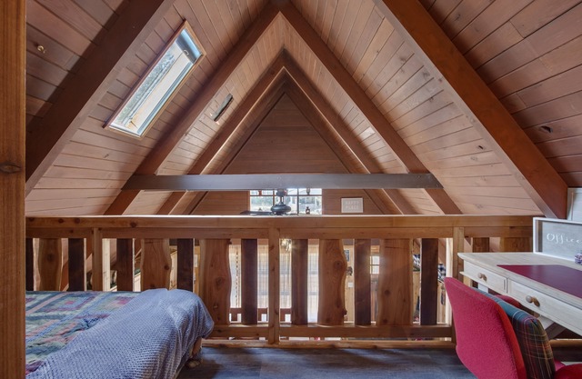 Updated Mt Rainier Cabin near White Pass and Cowlitz River - Mama Bear Chalet