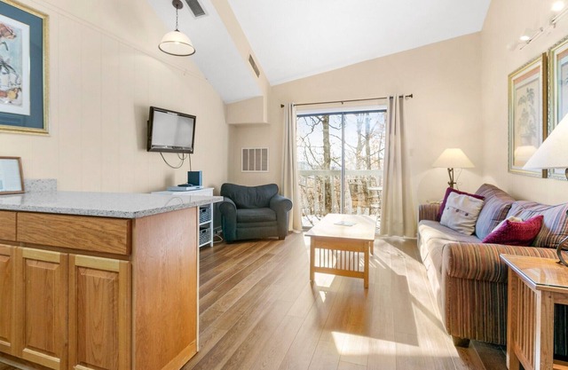 Updated Timbers lodge room - accomodates 2