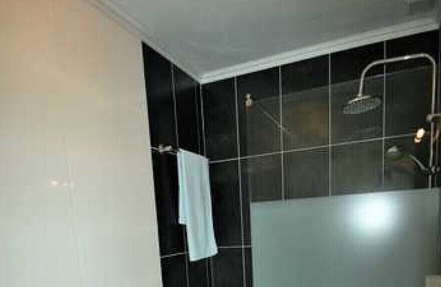 Upper bungalow with roof terrace