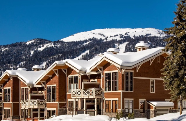 Upper floor 2 bedroom condo, very close to ski-in/out trails