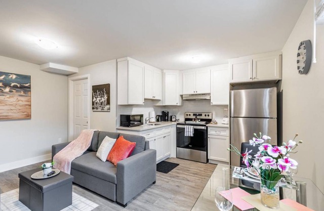Upscale 1BR - Boutique Apartment - PRIME Location!