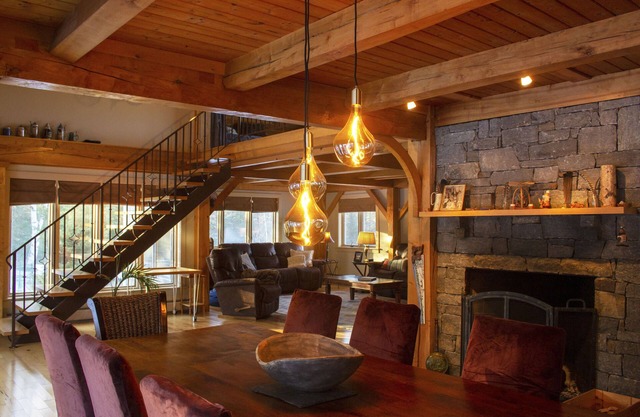 Upscale 4 Season Killington/Okemo Retreat with Hot Tub