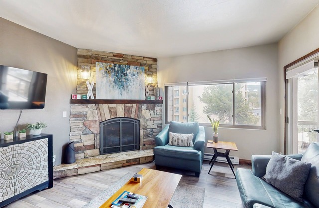 Upscale condo with balcony, pool, & hot tub - walk to lifts/Main Street