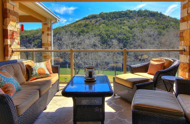 Cliffside Paradise Rg 