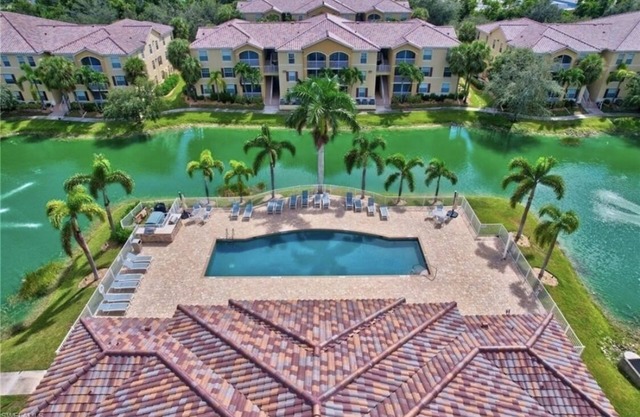 Upscale Ground Floor Retreat: Luxury Condo