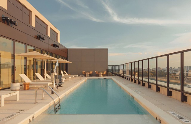 Upscale Haven with Amazing View | Kitchen, Pool & Gym | Near Downtown Bites