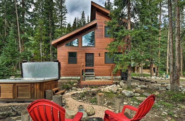 Upscale Mountain Living in Breck: Hot Tub + Views!