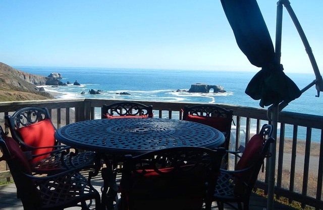 Upscale, Spectacular Oceanfront, Inside State Beach Park!