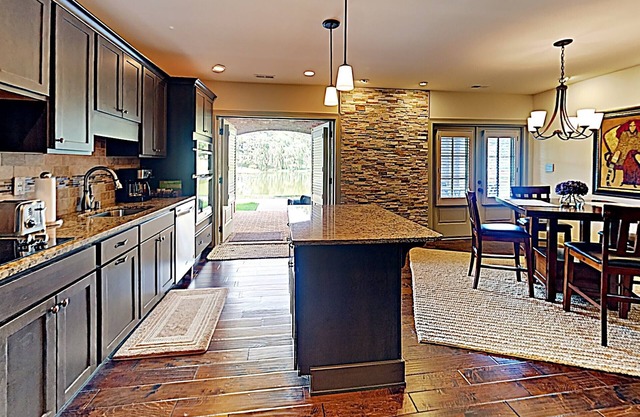 Upscale Tranquility on the Lake & Near Everything