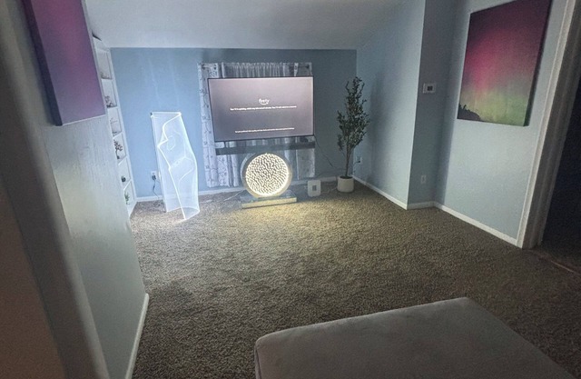 Upstairs 420 friendly lady aurora themed 1 bedroom apartment.