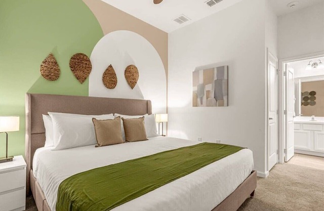 Upstay: Resort-Style 12BR Villa—Bella Vida Resort