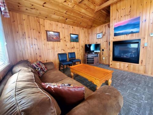 Urban Escape - 1BR King Cabin