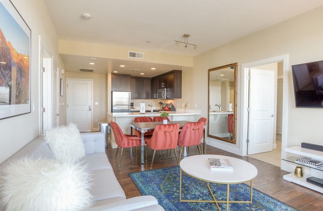 Urban Flat| Foster City Suite| Neat & Clean