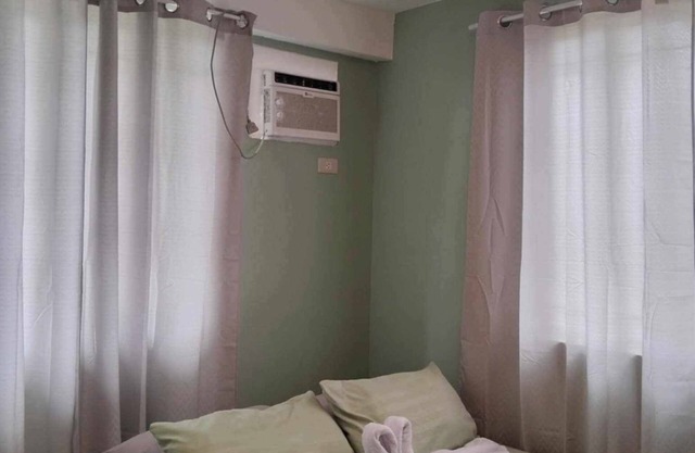 Urban Italian escape: serene, & Cozy, nestled in the city's heart!