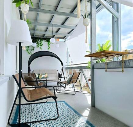 Urban Jungle Riesiger Balkon Parken Arbeitsplatz