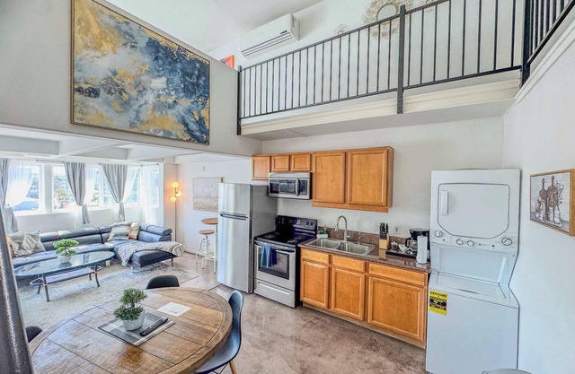 Urban Loft in Little Italy w/City View and parking