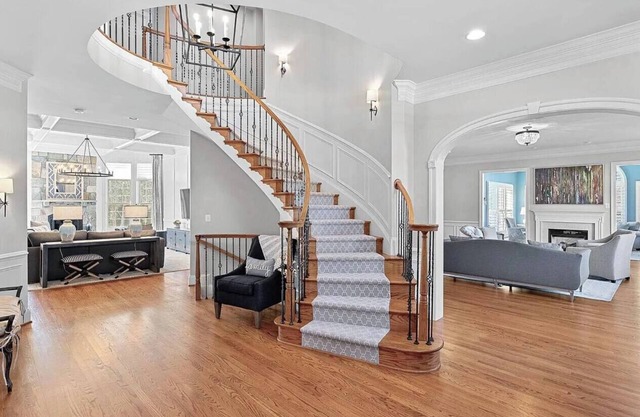 Urban Retreat Luxurious and Spacious home 6BR/Movie Theatre/Gym