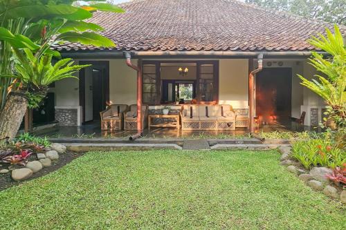 Urbanview Rumah Ebo Dago Bandung