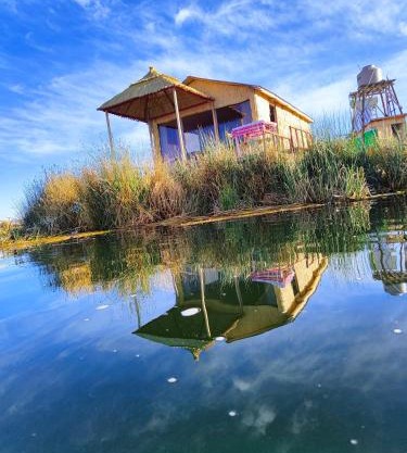 Uros Quechua`s Lodge Titicaca