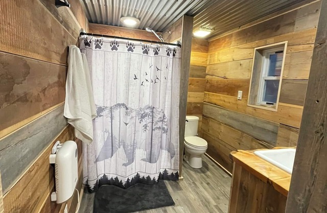 Ursa Major - Beautiful quiet cabin, dark sky area, just 6 miles from Pitkin!