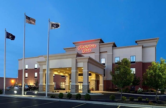 2-Star Hotel ∙ Hampton Inn Detroit Roseville