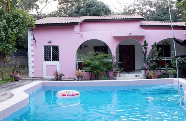 V i l l a A m a r a n t - Garden retreat for group of 6