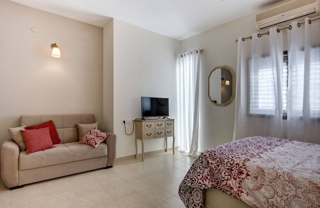 V&V Studio Apartment 170 meters from the sea