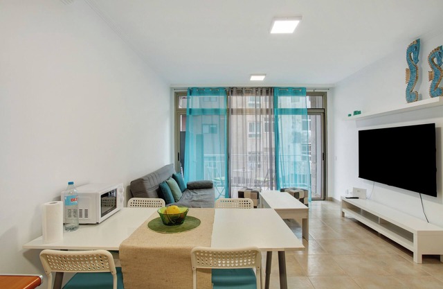 Vacation 'Bonny' with Sea View, Balcony and Wi-Fi