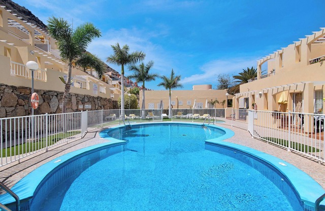 Vacation Apartment 'Mangueros Suite 4 Puerto De Mogán' with Shared Pool and Wi-Fi