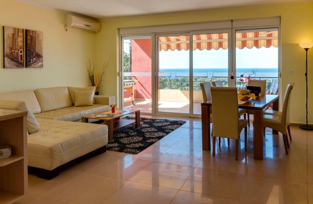 Vacation apartment/apartment for 6 guests with 102m² in Utjeha (29624)