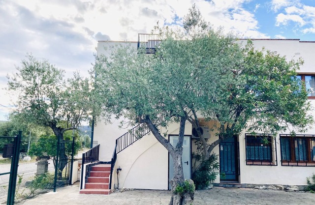 Vacation home close to the beach with two separate, fully equipped apartments