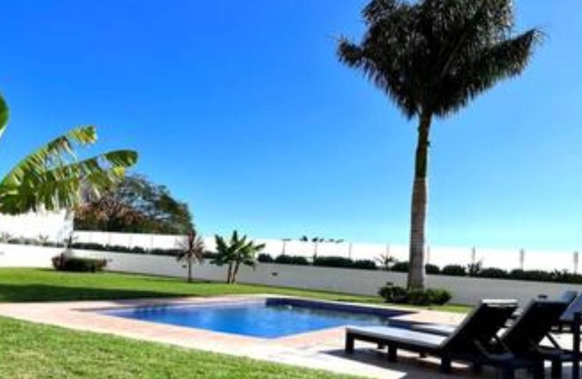 Vacation Home "Villa Lavanda" with Sea View, Private Pool & Wi-Fi