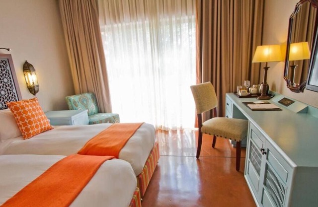 Vacation is Calling!Garden View, Outdoor Pool! Near Victoria Falls National Park