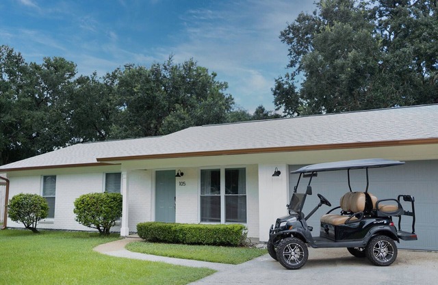 Vacation on Vista - includes golf cart! Close to beach & downtown Ocean Springs!