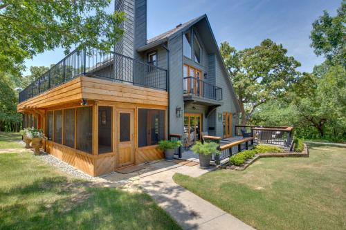 Vacation Rental at Lake Texoma, 5 Min Walk!