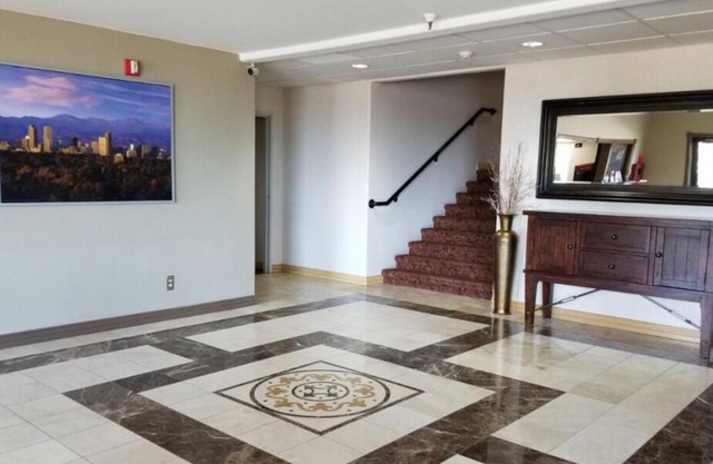 Vacation Starts Here! 3 Convenient units, Dining, Near Plum Creek Golf Course