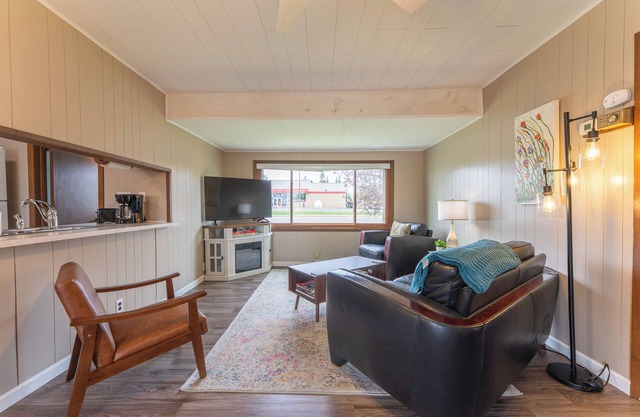 Vacation UniquEly home in town, with patio