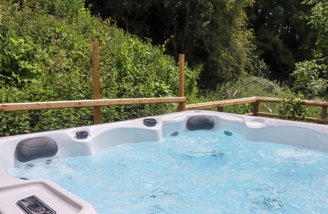 Valley Lodge 4 - North Wales Eco Lodges