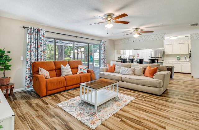 Valrico Vacation Rental ~ 10 Mi to Dinosaur World!