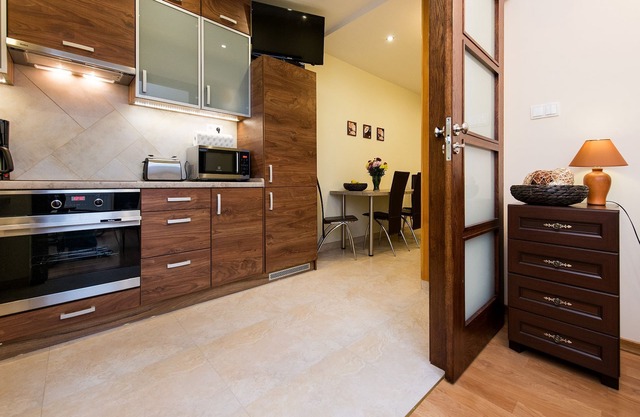 Vanilla 1, 2brd 2bth apartment 5min from Main Square