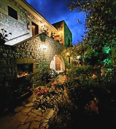 Vardia Hotel