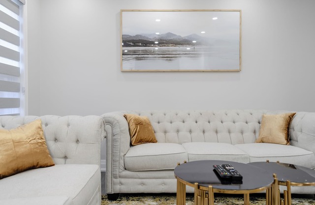 Vaughan cozy room near Wonderland with office workspace with internet