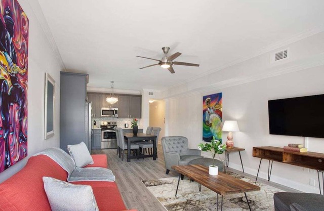 VCAY-Social Distancing at its Finest! near FQ & UMC!!!