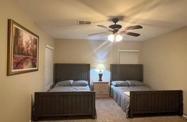 VEGAS DREAM HOME :6 BEDROOM ,7 BED+ 2 SOFA BEDS FOR ULTIMATE COMFORT