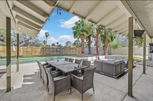 Vegas Home 4BR Pool & Outdoor Lounge near Strip